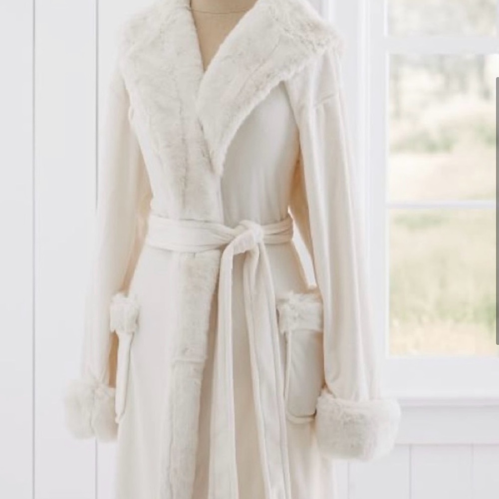 NWT Pottery Barn Shearling Faux Fur Robe